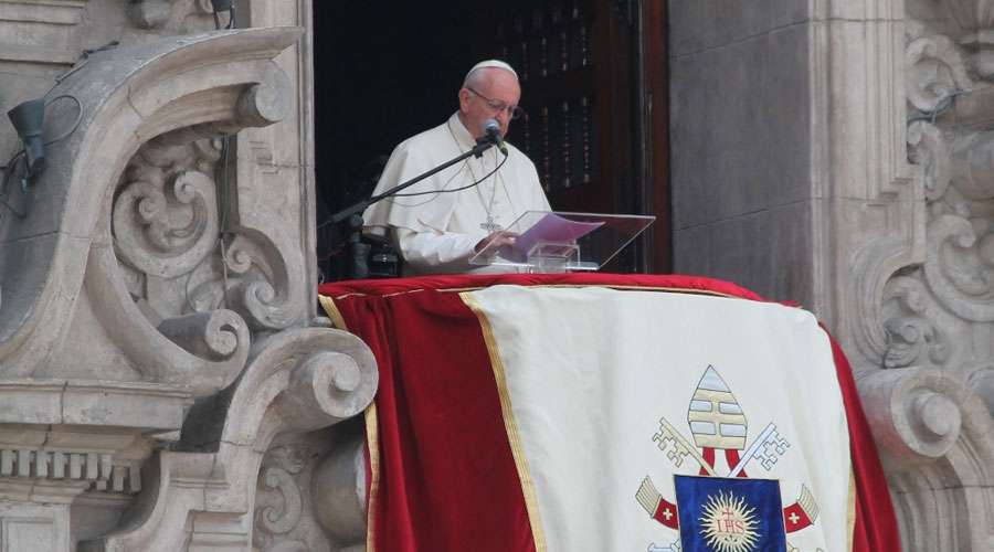 papa francisco angelus, peru, plaza de armas 