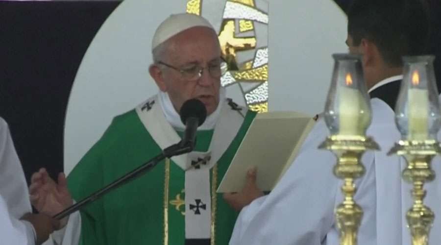 papa francisco homilia misa base aerea las palmas peru