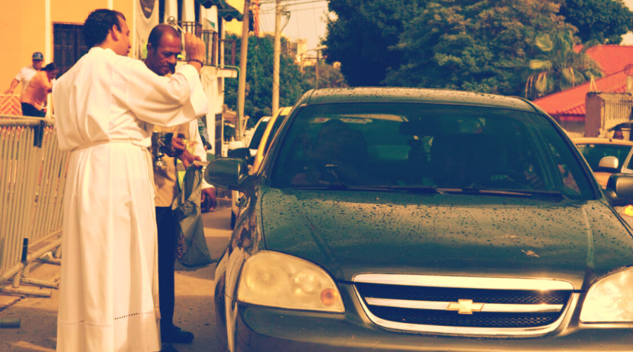 ¿Quieres bendecir tu coche? Te mostramos la Fórmula Católica Oficial